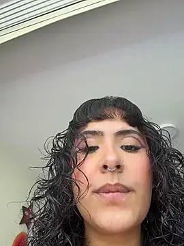SugarTroubl33 online show from April 18, 2:10 pm