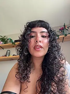 Snapshot of SugarTroubl33 chatting on June 18, 2:21 pm SugarTroubl33 online show from June 18, 2:21 pm