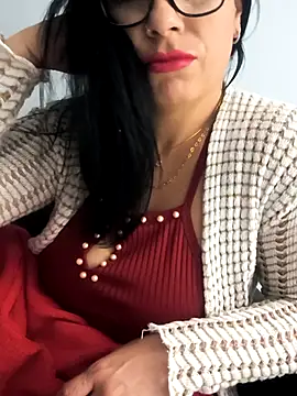 Snapshot of paularois chatting on November 7, 2:11 am paularois online show from November 7, 2:11 am