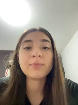 Snapshot of Valentina_ro chatting on October 31, 1:50 am Valentina ro online show from October 31, 1:50 am