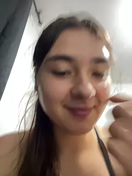 Snapshot of Valentina_ro chatting on November 22, 2:21 am Valentina ro online show from November 22, 2:21 am