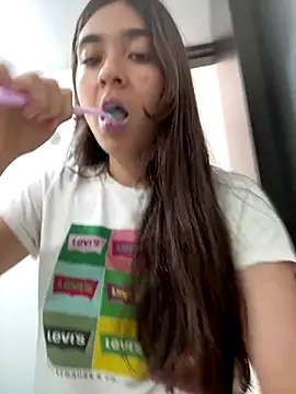 Snapshot of Valentina_ro chatting on November 22, 5:01 pm Valentina ro online show from November 22, 5:01 pm