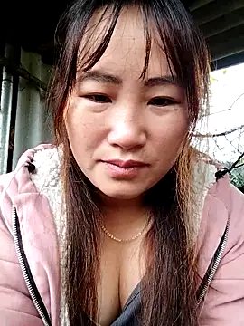 Snapshot of emini-xx chatting on November 4, 1:05 am emini-xx online show from November 4, 1:05 am