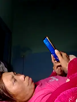 bella-la online show from March 6, 1:40 pm