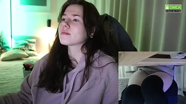 Snapshot of girl_u_never_met chatting on November 15, 5:31 pm girl u never met online show from November 15, 5:31 pm