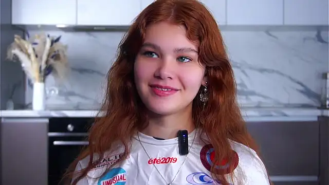 YettaCalabria online show from December 18, 11:27 am