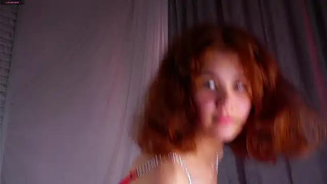 Snapshot of YettaCalabria chatting on June 17, 2:18 pm YettaCalabria online show from June 17, 2:18 pm