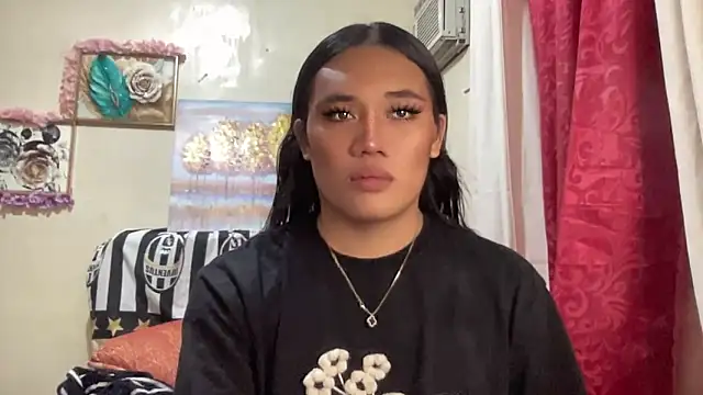 Snapshot of untouchable_mia chatting on November 26, 5:47 pm untouchable mia online show from November 26, 5:47 pm