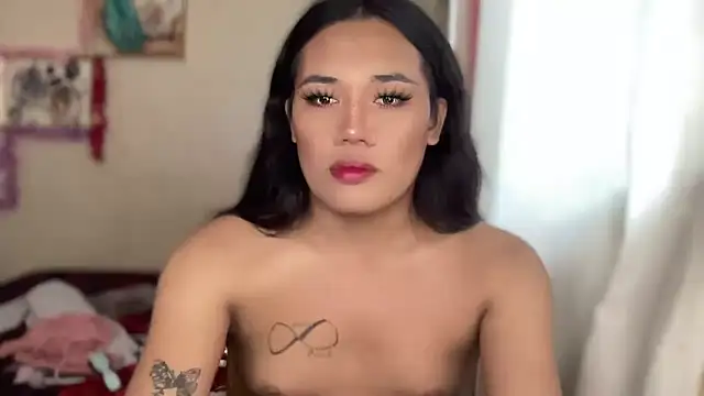 Snapshot of untouchable_mia chatting on December 18, 3:45 am untouchable mia online show from December 18, 3:45 am