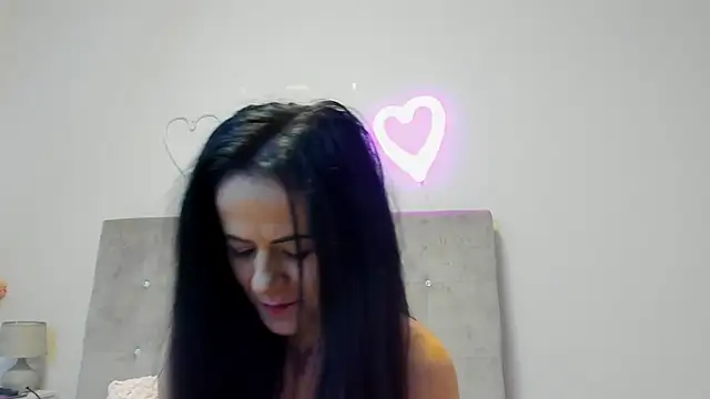 Snapshot of brianaflynt chatting on February 16, 7:21 pm brianaflynt online show from February 16, 7:21 pm