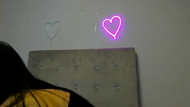 Snapshot of brianaflynt chatting on February 19, 7:43 pm brianaflynt online show from February 19, 7:43 pm