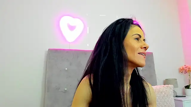 Snapshot of brianaflynt chatting on February 23, 7:44 pm brianaflynt online show from February 23, 7:44 pm