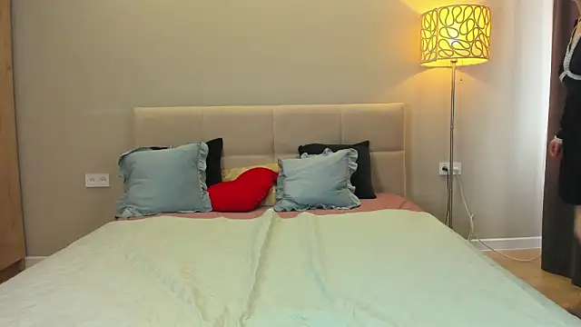 babyyullii online show from June 10, 1:39 am