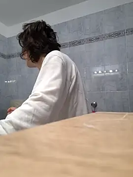 Snapshot of Piediniecollant chatting on December 2, 5:35 am Piediniecollant online show from December 2, 5:35 am