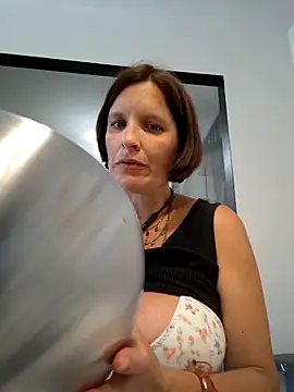 Snapshot of Piediniecollant chatting on June 4, 10:43 am Piediniecollant online show from June 4, 10:43 am