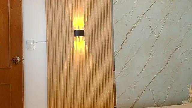 Madisson Queens online show from November 11, 4:07 pm