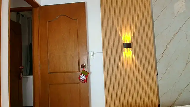 Madisson Queens online show from December 3, 8:07 pm