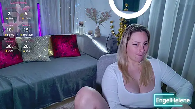 Snapshot of EngelHelene chatting on November 25, 6:41 pm EngelHelene online show from November 25, 6:41 pm