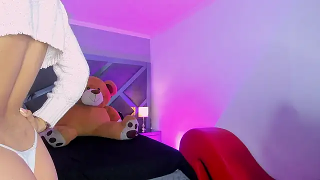  Sofiewild  online show from March 4, 7:20 pm