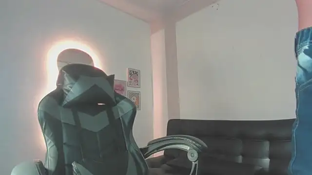 Snapshot of Senpai_Lover chatting on November 25, 8:09 pm Senpai Lover online show from November 25, 8:09 pm