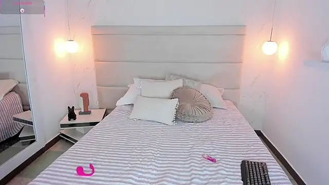 Snapshot of Lia_rosee chatting on November 28, 12:30 pm Lia rosee online show from November 28, 12:30 pm