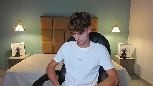 Snapshot of NicolasFerrer18 chatting on November 15, 7:21 pm NicolasFerrer18 online show from November 15, 7:21 pm