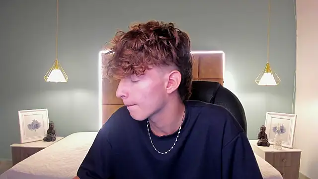 Snapshot of NicolasFerrer18 chatting on November 17, 7:30 pm NicolasFerrer18 online show from November 17, 7:30 pm