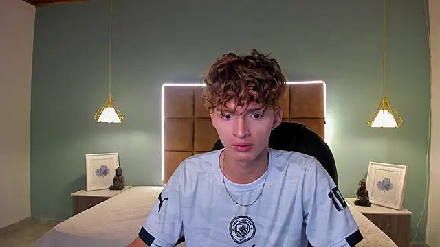 Snapshot of NicolasFerrer18 chatting on November 19, 7:36 pm NicolasFerrer18 online show from November 19, 7:36 pm