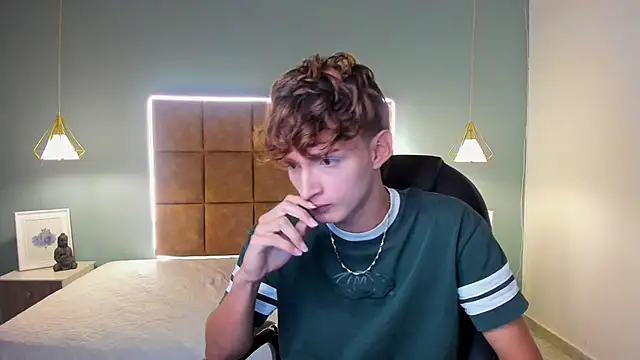 Snapshot of NicolasFerrer18 chatting on November 22, 7:24 pm NicolasFerrer18 online show from November 22, 7:24 pm