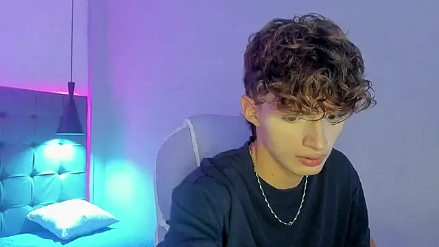 Snapshot of NicolasFerrer18 chatting on November 30, 7:18 pm NicolasFerrer18 online show from November 30, 7:18 pm