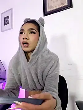 Snapshot of FernandaFox_ chatting on May 14, 3:46 am FernandaFox online show from May 14, 3:46 am