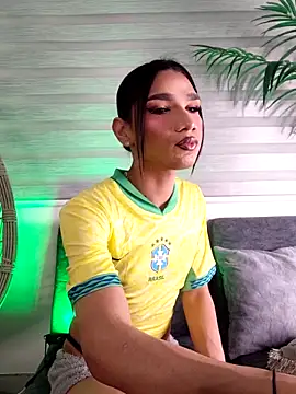 Snapshot of FernandaFox_ chatting on June 12, 12:42 am FernandaFox online show from June 12, 12:42 am