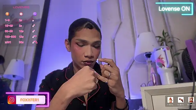 Snapshot of FernandaFox_ chatting on June 15, 2:03 am FernandaFox online show from June 15, 2:03 am
