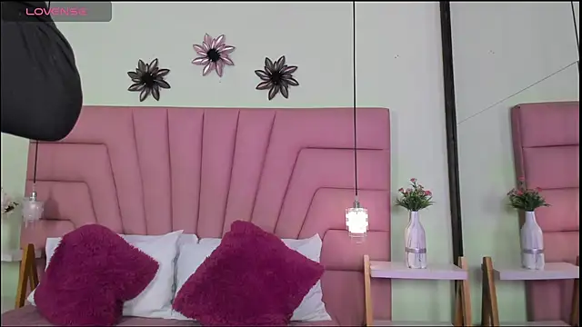 Kim Luna1 online show from May 2, 3:33 am