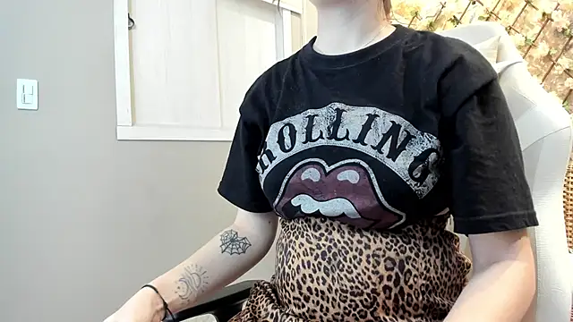 Snapshot of DakotaRussell_ chatting on December 1, 11:04 am DakotaRussell online show from December 1, 11:04 am