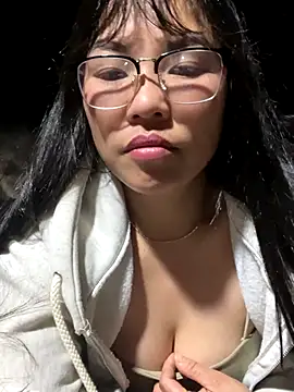 Snapshot of heodat-sexx chatting on December 15, 12:04 am heodat-sexx online show from December 15, 12:04 am