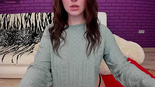 GlowMimi online show from February 4, 4:46 pm