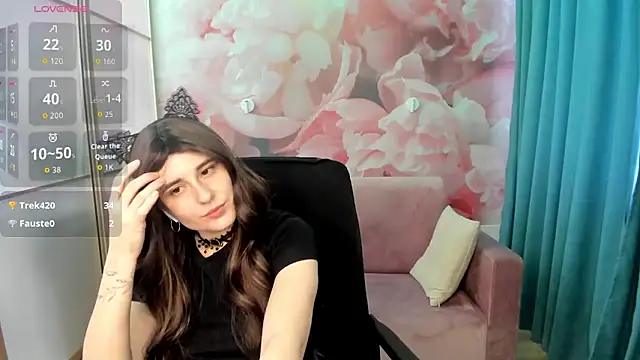 Snapshot of DemmyRose chatting on December 4, 8:01 am DemmyRose online show from December 4, 8:01 am