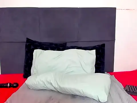 Snapshot of ThickLeeyanaXX chatting on November 9, 5:33 pm ThickLeeyanaXX online show from November 9, 5:33 pm