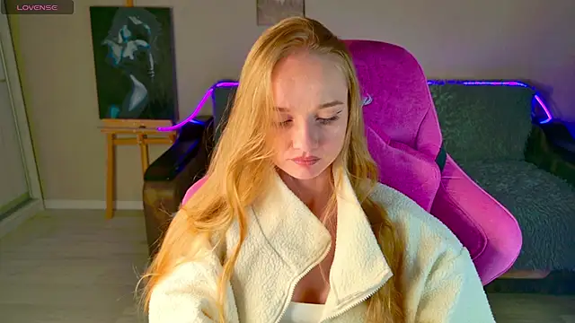 Shawty Mia online show from December 3, 2:04 pm