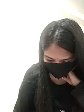 Green LaDY66 online show from December 4, 6:05 pm