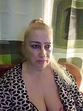 Snapshot of Esenia505 chatting on November 30, 2:59 am Esenia505 online show from November 30, 2:59 am