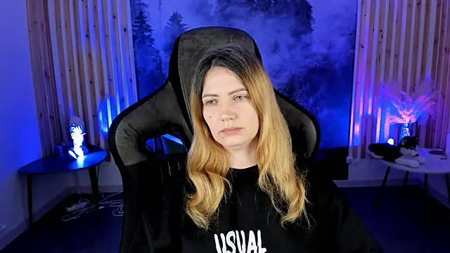 Snapshot of AleksaLaurent chatting on November 10, 5:39 am AleksaLaurent online show from November 10, 5:39 am