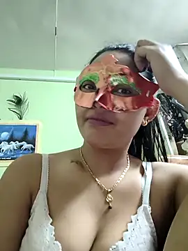 Snapshot of DesiBomb_ chatting on October 29, 1:35 pm DesiBomb  online show from October 29, 1:35 pm