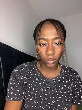 Snapshot of milarain chatting on November 20, 11:48 pm milarain online show from November 20, 11:48 pm