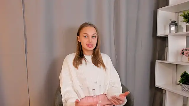 Snapshot of SlyviaCrapo chatting on October 29, 1:24 pm SlyviaCrapo online show from October 29, 1:24 pm