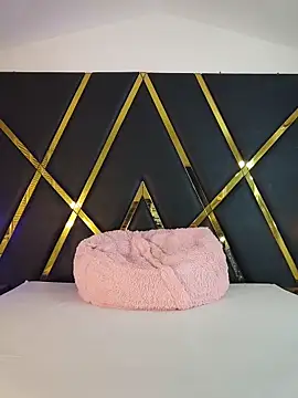 Snapshot of MadiisonGrey_ chatting on November 28, 4:04 am MadiisonGrey online show from November 28, 4:04 am