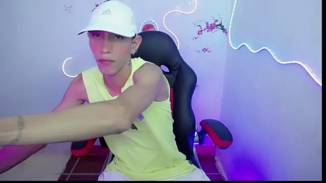 Snapshot of The_latin_boy chatting on November 20, 7:57 pm The latin boy online show from November 20, 7:57 pm