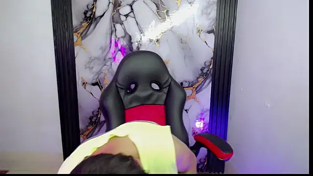 Snapshot of The_latin_boy chatting on November 21, 7:34 pm The latin boy online show from November 21, 7:34 pm