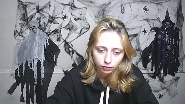 Snapshot of TracyLll chatting on November 15, 12:02 pm TracyLll online show from November 15, 12:02 pm